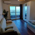 شقه فندقيه الترا مودرن صف اول كورنيش النيل القاهره بمنطقه المعادي اطلاله مباشره للنيل والاهرامات من جميع الغرف, الطابق التاسع ,Very Luxury Apartment Firist Row Nile View And Pyramids , Maadi , Cairo , Ultra Modern Home ,Level Nine Above The Ground Fl