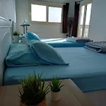 شقه فندقيه الترا مودرن صف اول كورنيش النيل القاهره بمنطقه المعادي اطلاله مباشره للنيل والاهرامات من جميع الغرف, الطابق التاسع ,Very Luxury Apartment Firist Row Nile View And Pyramids , Maadi , Cairo , Ultra Modern Home ,Level Nine Above The Ground Fl