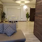 شقه فندقيه الترا مودرن صف اول كورنيش النيل القاهره بمنطقه المعادي اطلاله مباشره للنيل والاهرامات من جميع الغرف, الطابق التاسع ,Very Luxury Apartment Firist Row Nile View And Pyramids , Maadi , Cairo , Ultra Modern Home ,Level Nine Above The Ground Fl