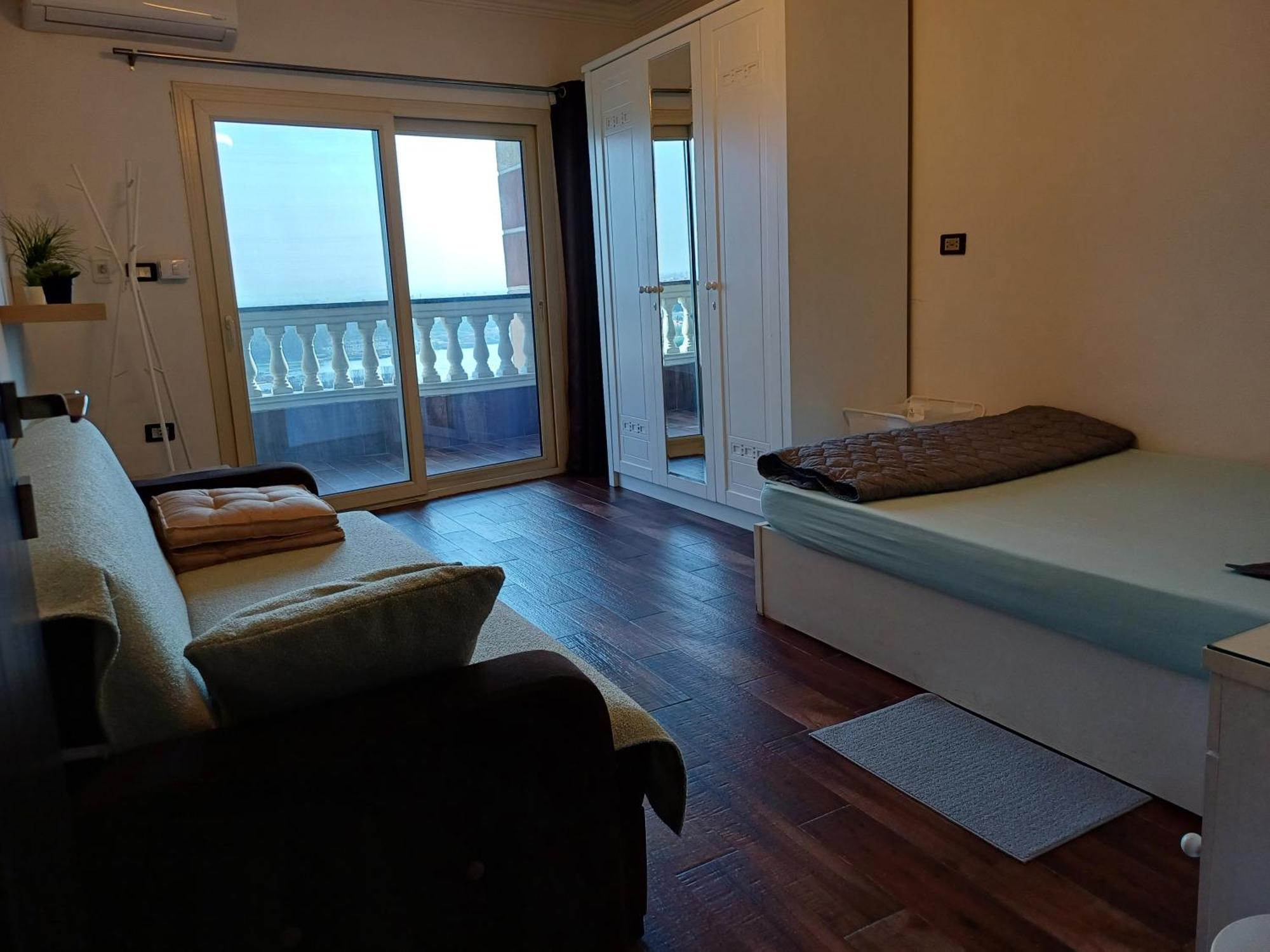 Nile View Maadi: Ultra-modern With Pyramid Vistas Apartment Cairo