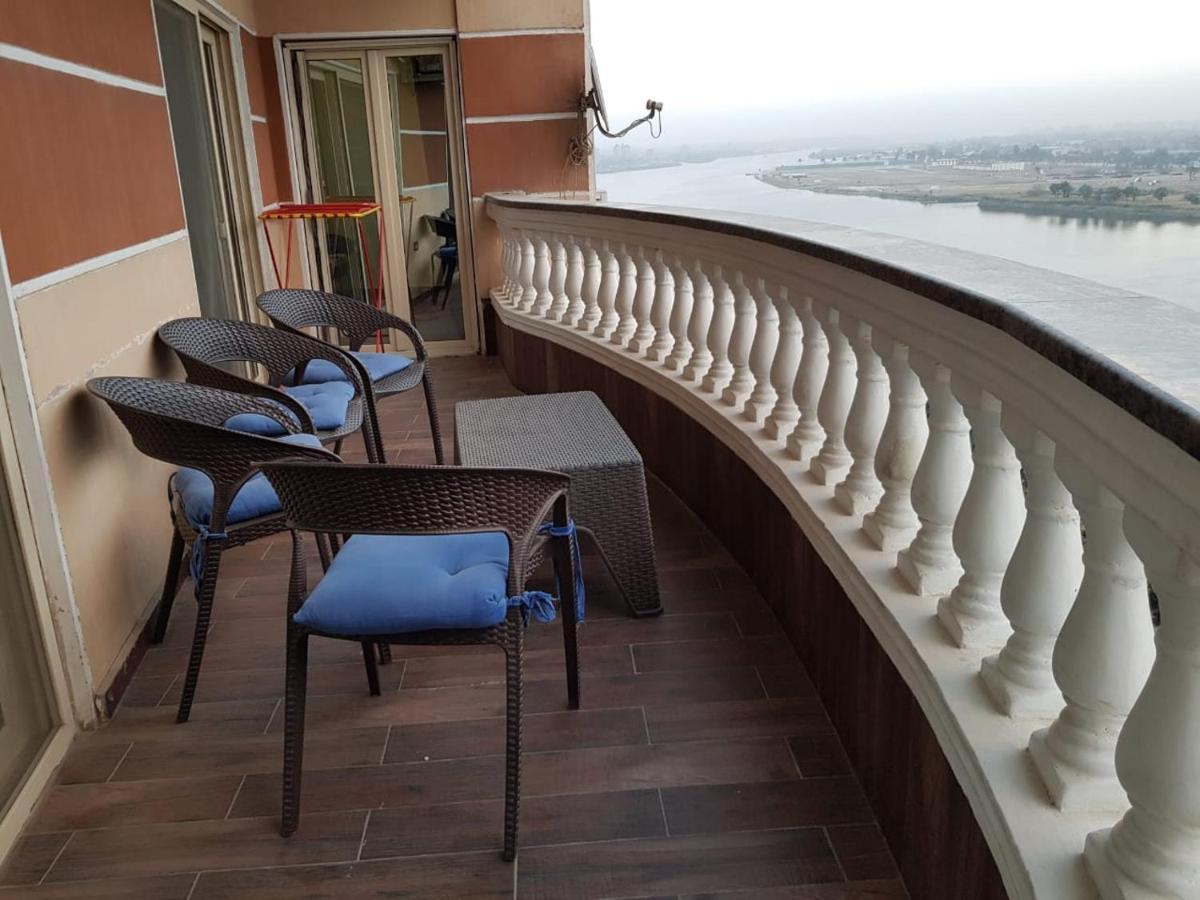 Nile View Maadi: Ultra-modern With Pyramid Vistas Apartamento Cairo