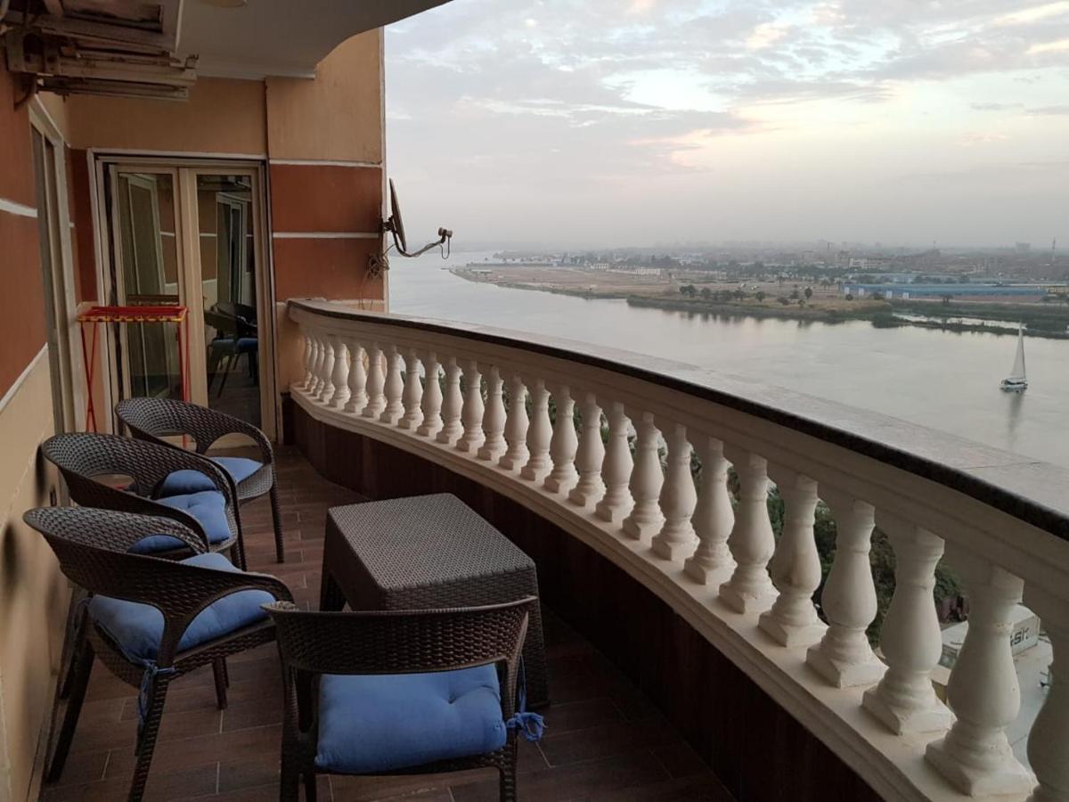 Apartamento Nile View Maadi: Ultra-modern With Pyramid Vistas Cairo