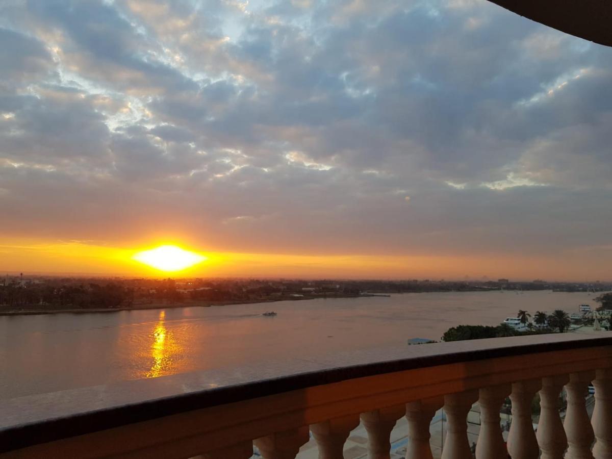 Nile View Maadi: Ultra-modern With Pyramid Vistas Cairo