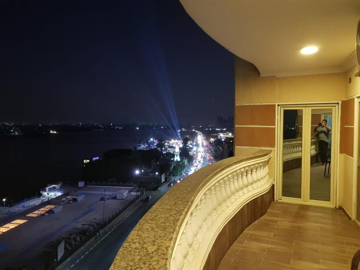 Apartamento Nile View Maadi: Ultra-modern With Pyramid Vistas *