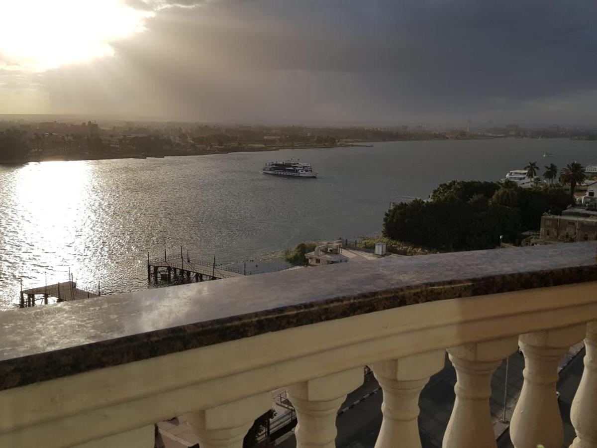 Apartamento Nile View Maadi: Ultra-modern With Pyramid Vistas