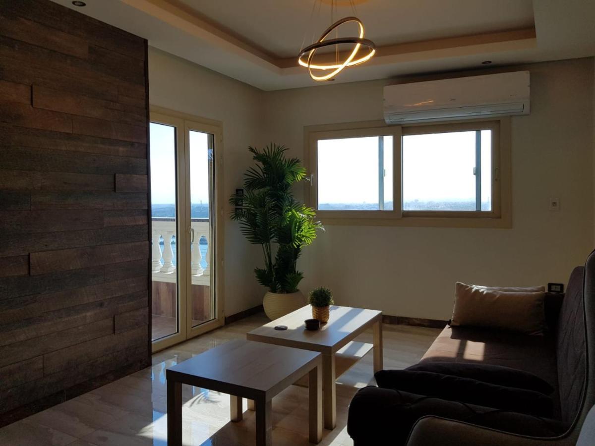 Nile View Maadi: Ultra-modern With Pyramid Vistas