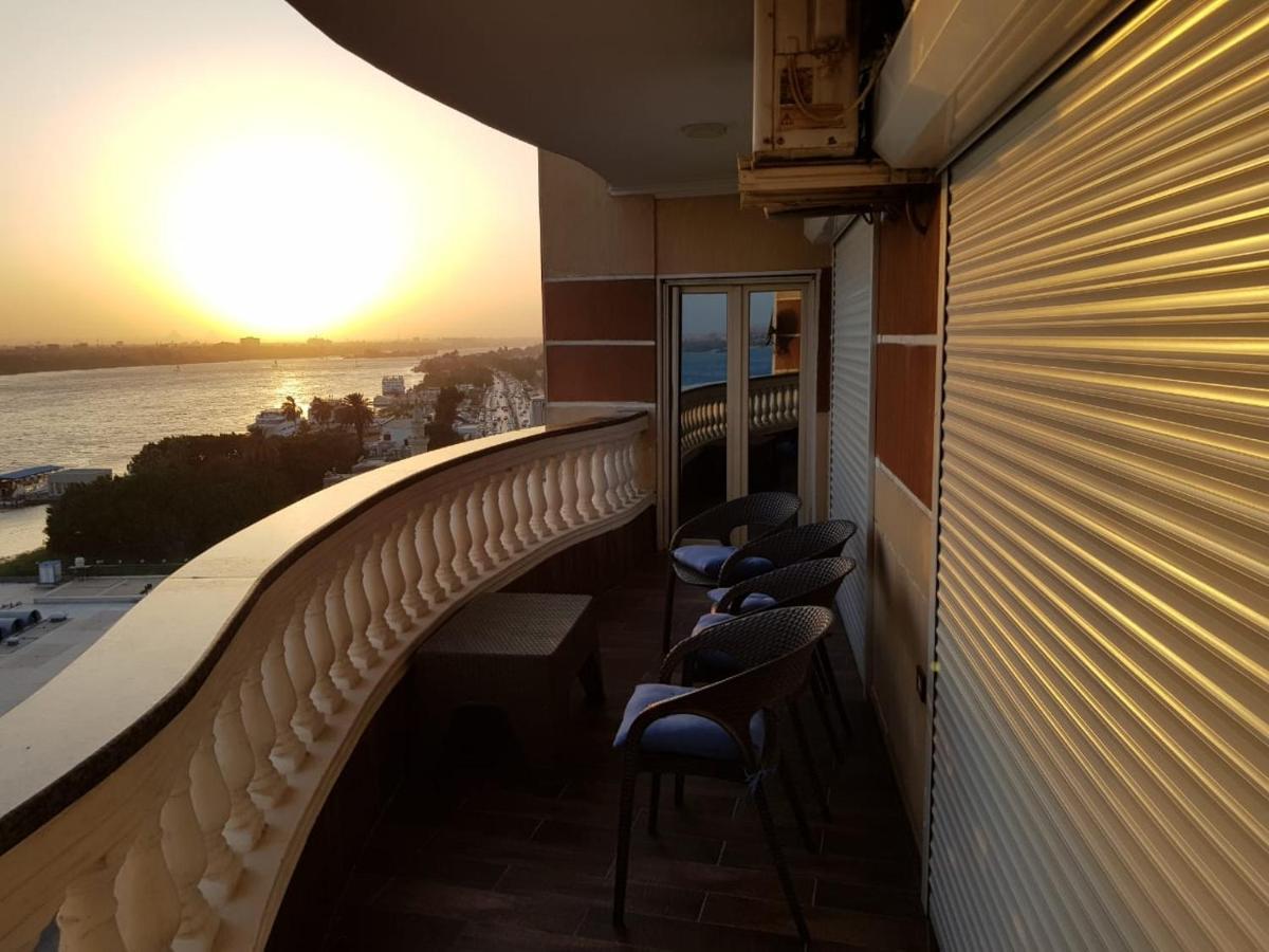 Nile View Maadi: Ultra-modern With Pyramid Vistas Apartamento
