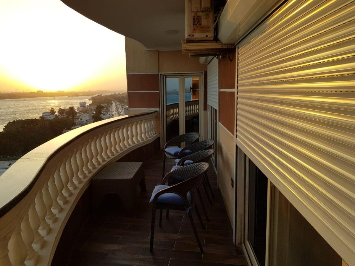 Nile View Maadi: Ultra-modern With Pyramid Vistas Cairo