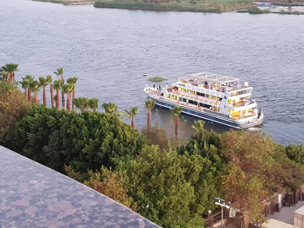 Nile View Maadi: Ultra-modern With Pyramid Vistas Cairo