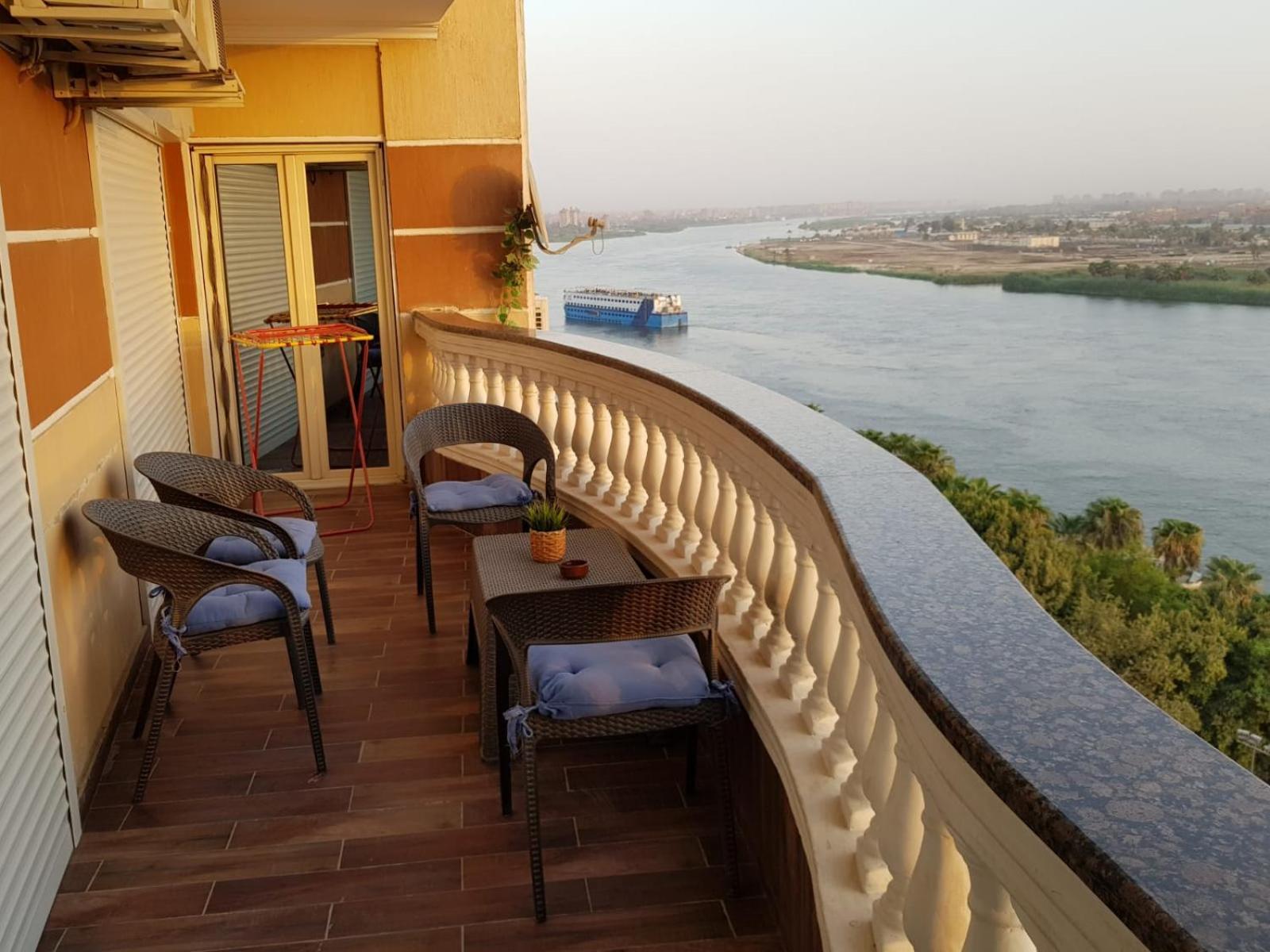 Nile View Maadi: Ultra-modern With Pyramid Vistas * Cairo