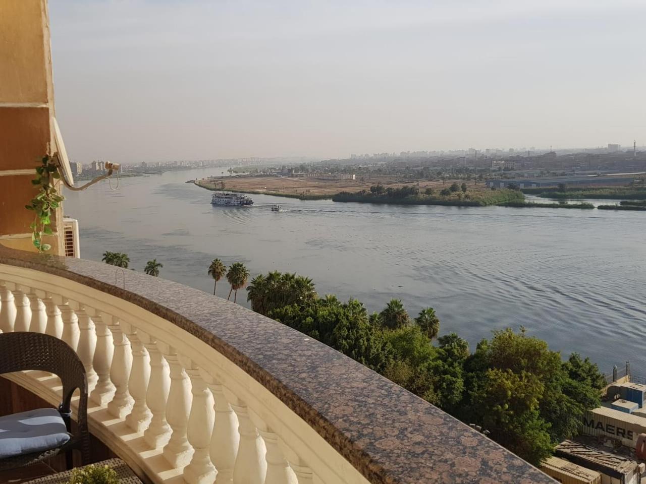 Apartamento Nile View Maadi: Ultra-modern With Pyramid Vistas Cairo