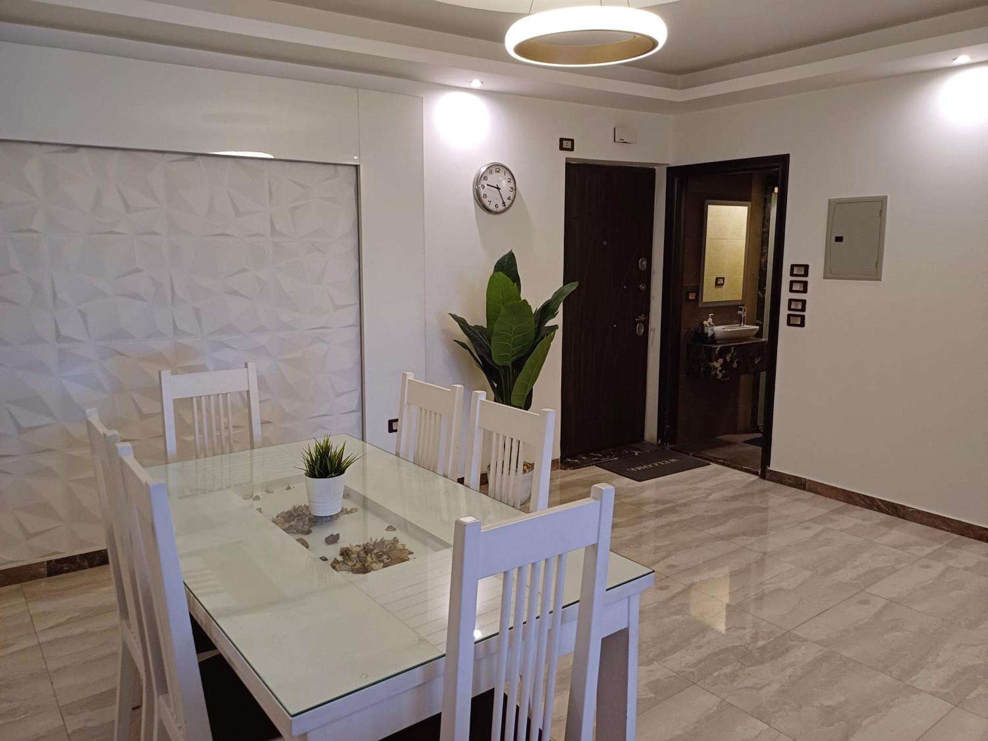 Nile View Maadi: Ultra-modern With Pyramid Vistas Apartamento Cairo