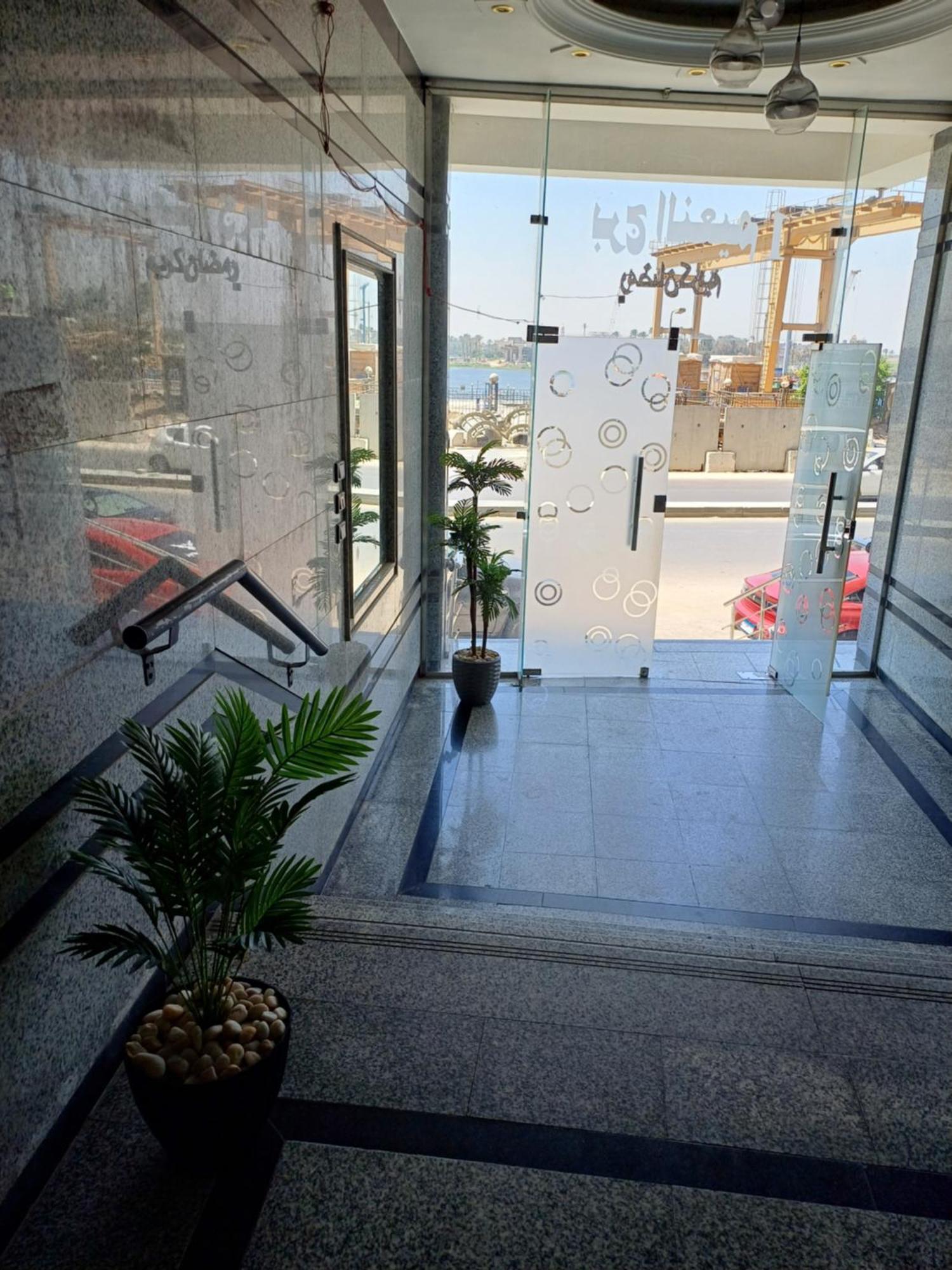 Nile View Maadi: Ultra-modern With Pyramid Vistas *
