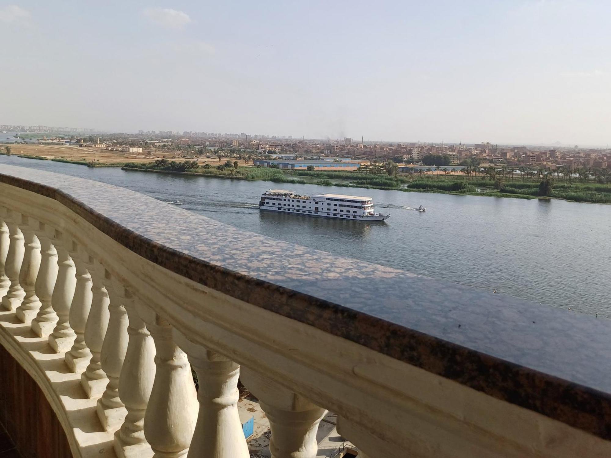 Apartamento Nile View Maadi: Ultra-modern With Pyramid Vistas